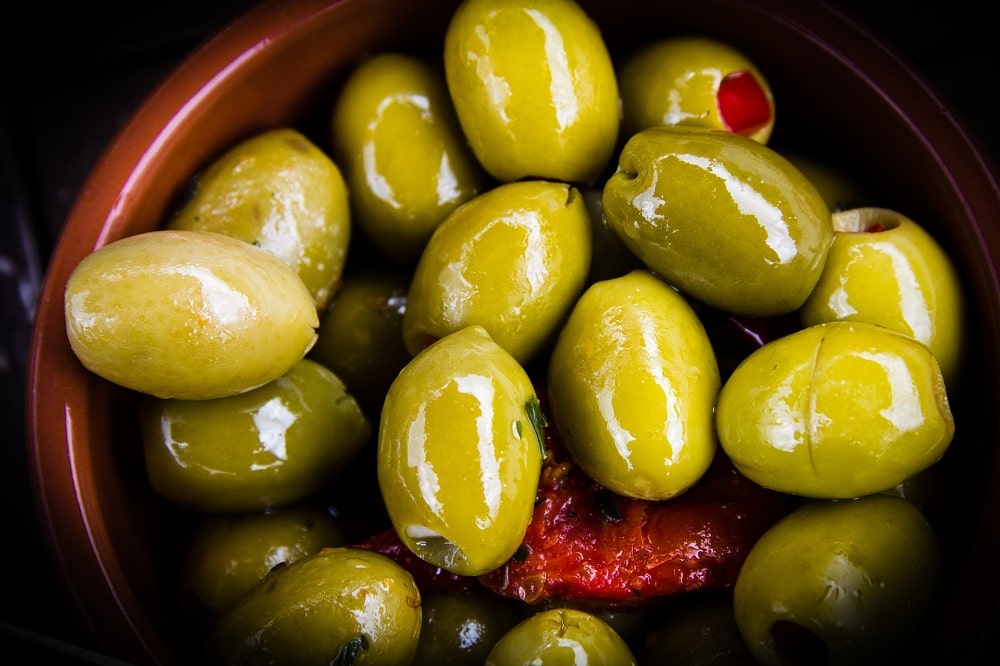 Greek-olives-pixabay-olives-2431689_1920.jpg