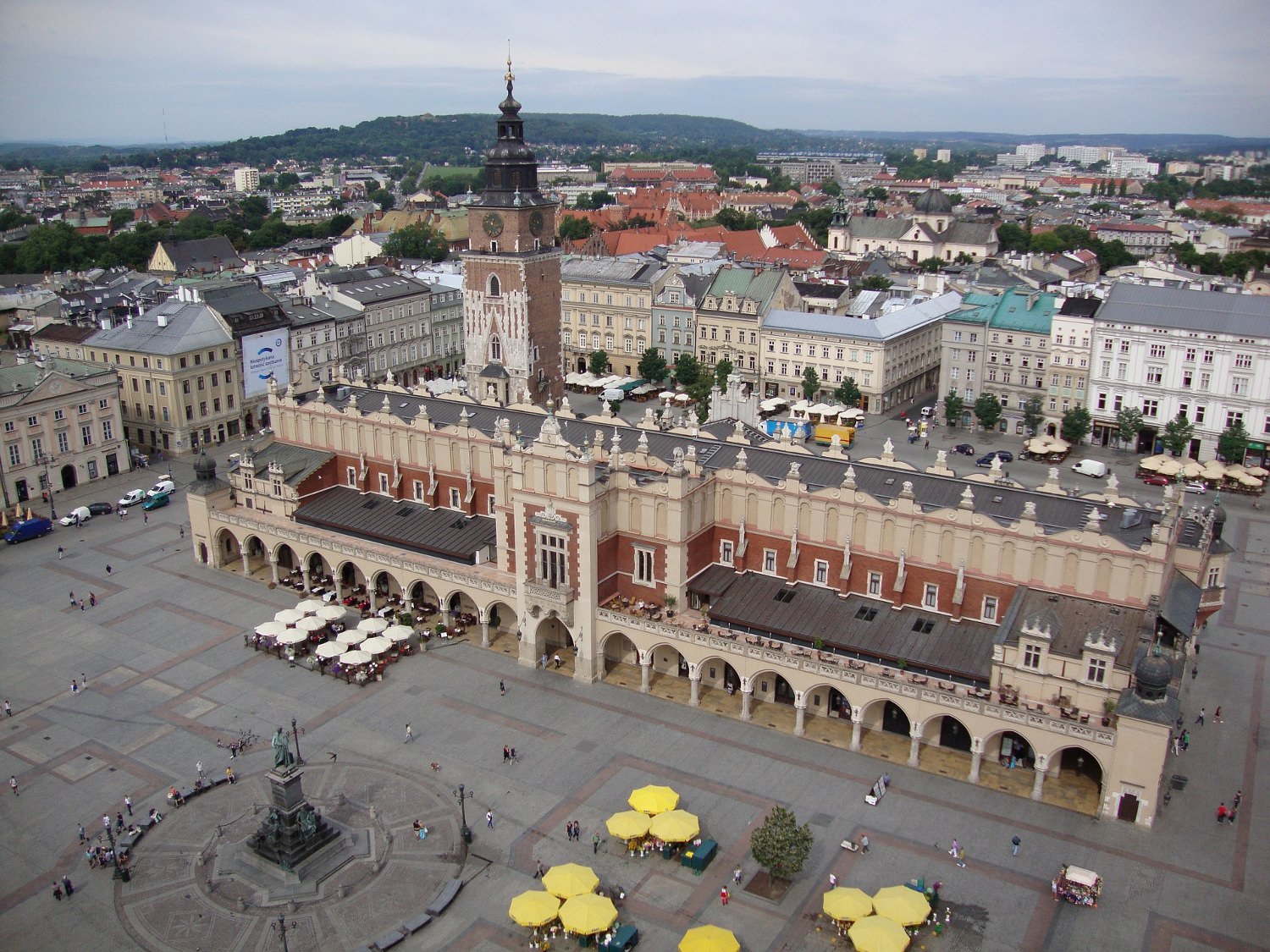 Krakow-market-square.jpg
