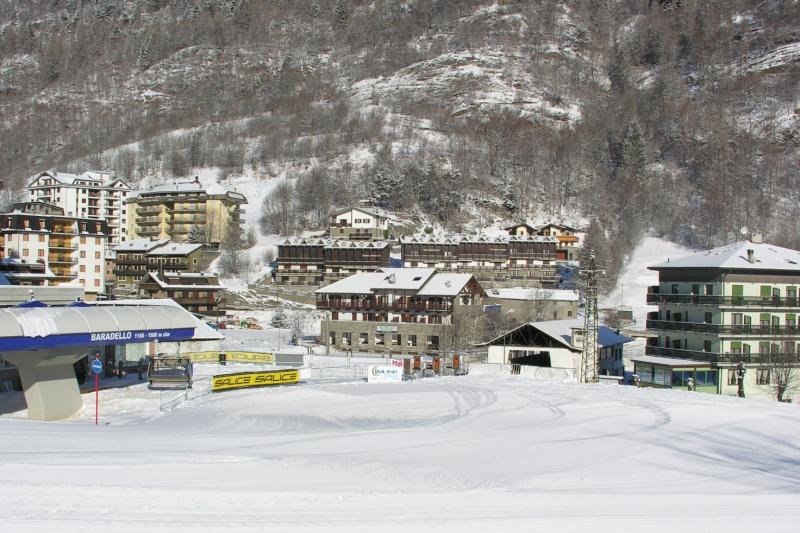 Stay near the slopes with ski pass and ski hire in Aprica!