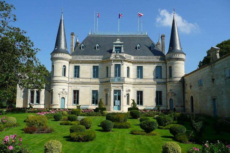 Bordeaux wine tasting tour