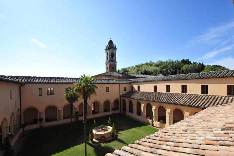 Andrea Bocelli package at 3* Chiostro delle Monache Hostel